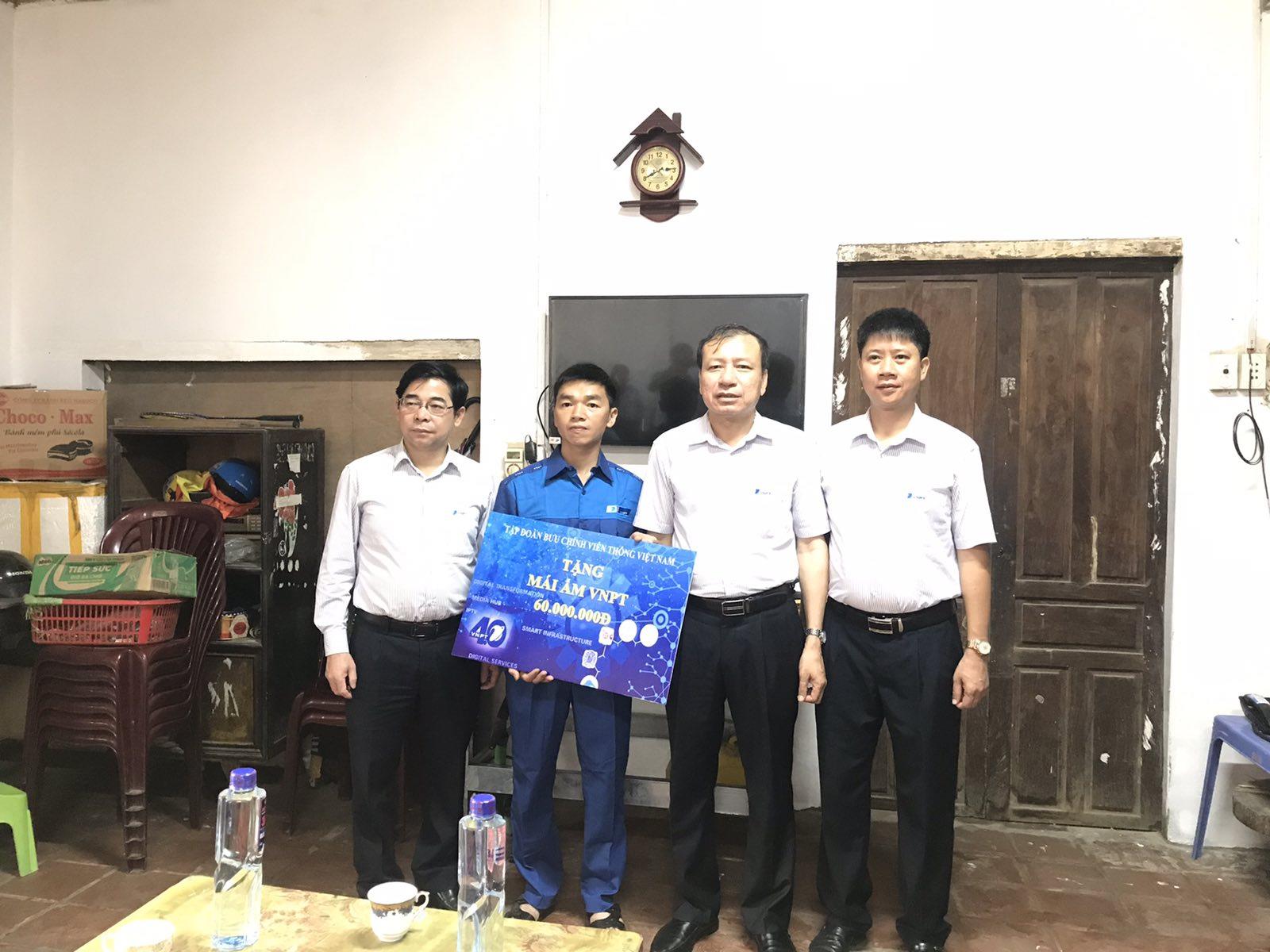 Trao tặng “Mái ấm VNPT” cho người lao động có hoàn cảnh đặc biệt khó khăn Trao tặng “Mái ấm VNPT” cho người lao động có hoàn cảnh đặc biệt khó khăn